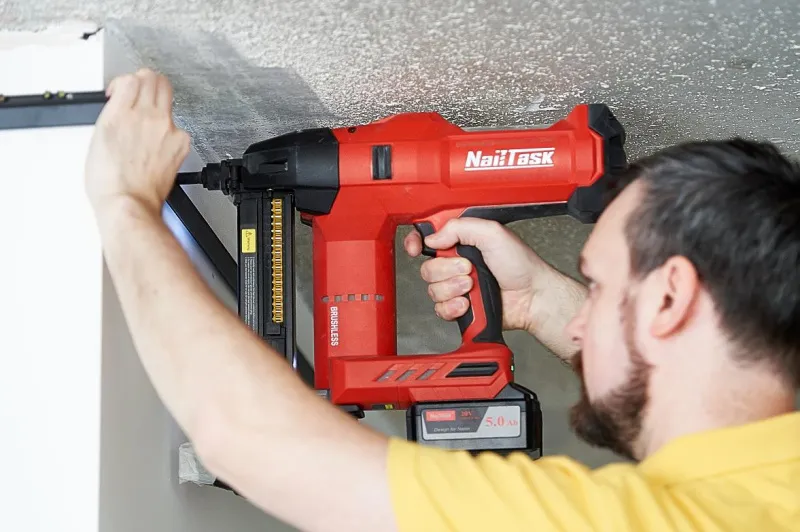 Монтаж натяжного потолка с Nailtask dccn100x2