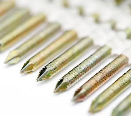 Реечные гвозди 21 градус 75х2,8 мм по дереву на пластиковой кассете, кольцевая накатка, оцинкованные